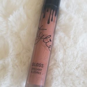 Kylie cosmetics shade light